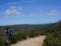 Auf dem Höhenweg über dem Tal des Carrapateira-Flusses
