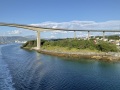 Strassenbrücke über den Wasserweg bei Brønnøysund 